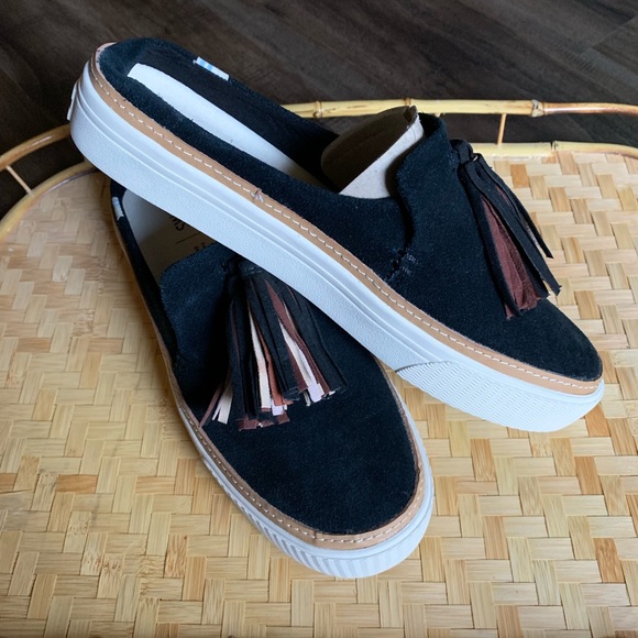 toms sunrise slip on